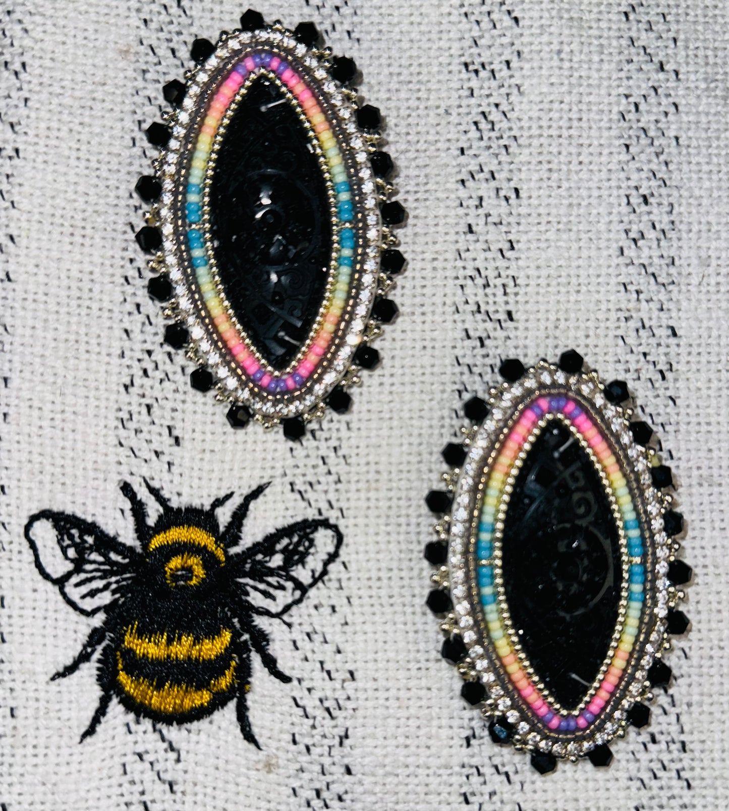 Black horse eye neon